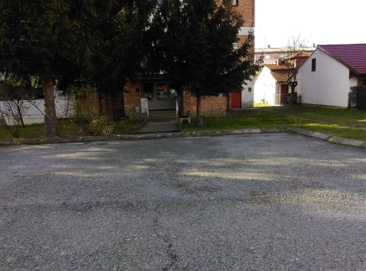 Studio Apartman Zdral Daruvar Buitenkant foto
